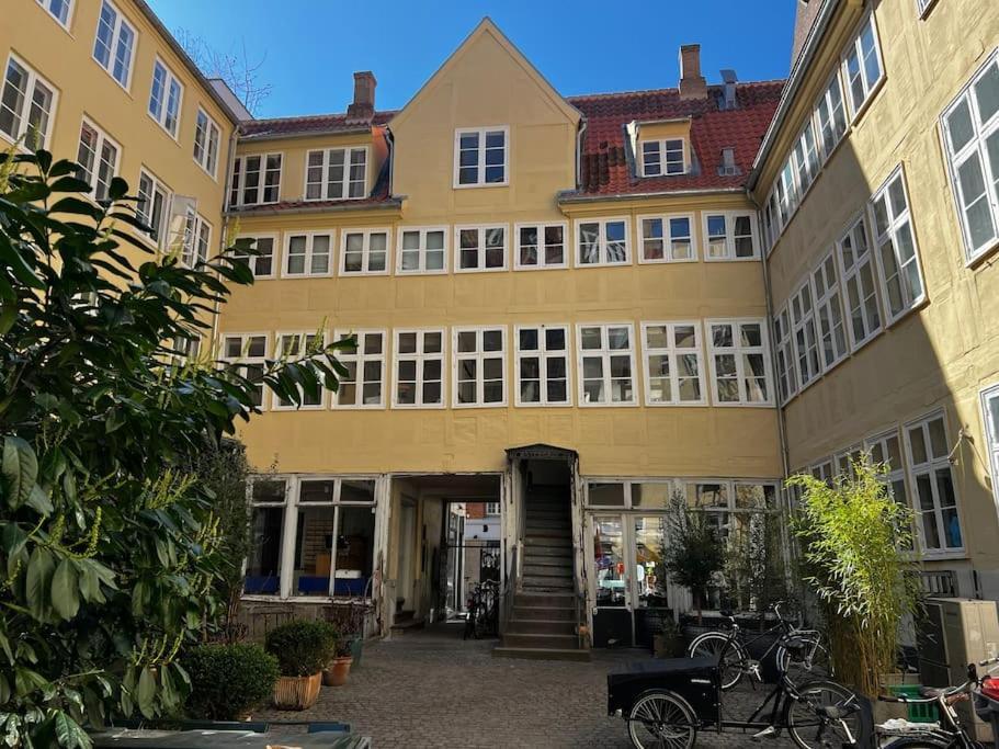 100 Kvadratmeter. Yderst Attraktivt Beliggenhed Apartment