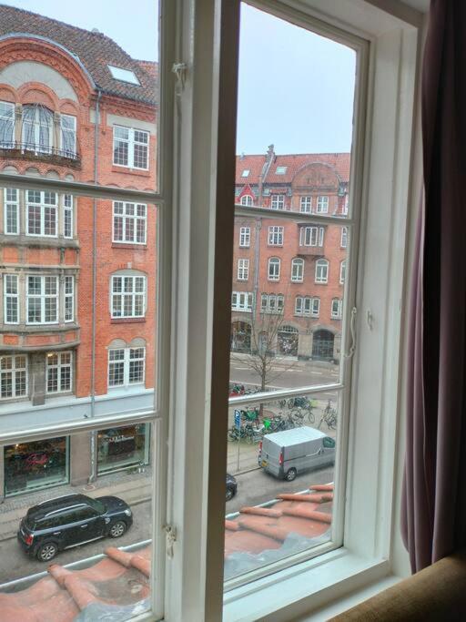 100 Kvadratmeter. Yderst Attraktivt Beliggenhed Apartment