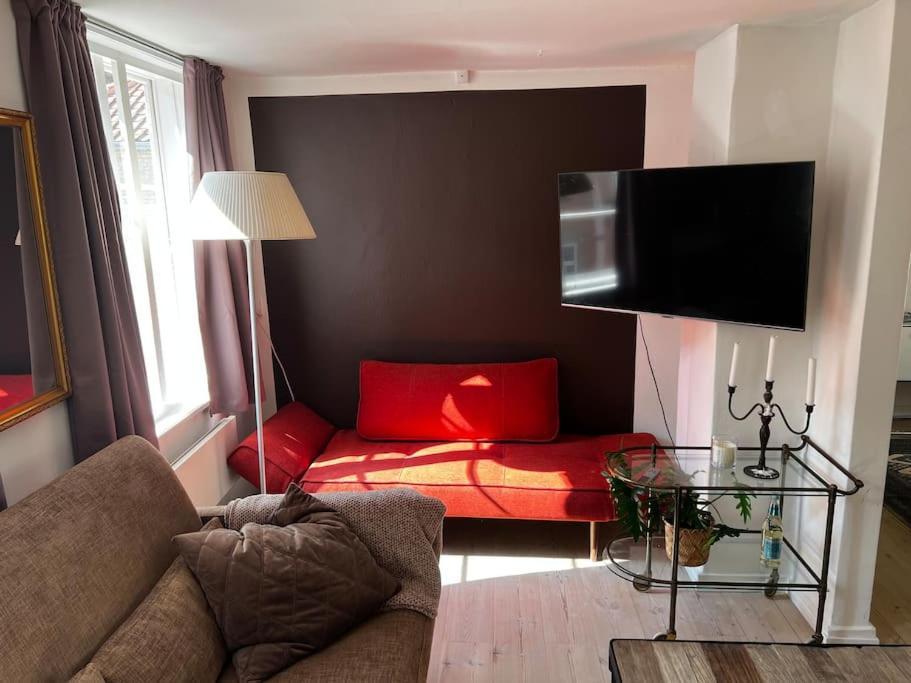 100 Kvadratmeter. Yderst Attraktivt Beliggenhed Apartment *